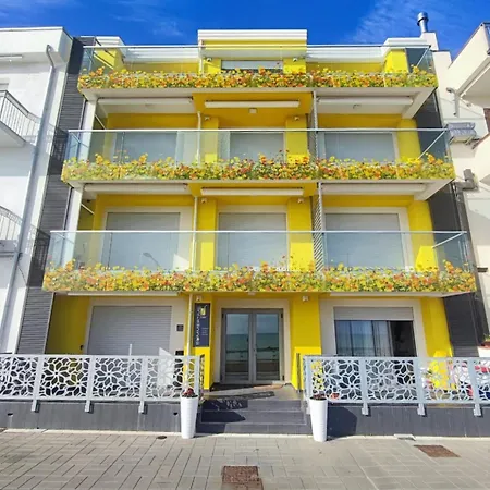 Yellow Dream Hotel apartamentowy 4*